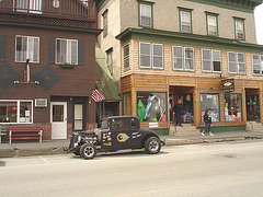 Belle d'autrefois en version contemporaine /  Old car in a contemporary  version - Brighton. Vermont  /  États-Unis - USA.    23-05-2009