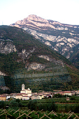 Montarego kaj preĝejo /Gebirge und Kirche