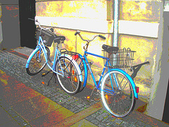 Duo de vélos bleus /  Blue bikes duo -  Copenhague / Copenhagen.  26-10-08- Postérisation