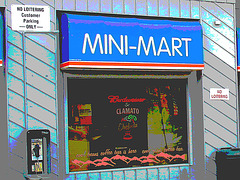 Scène de Mini-Mart /  Mini-Mart entrance.  Newport, Vermont   USA / États-Unis.  23 mai 2009 - Postérisation et couleurs ravivées.
