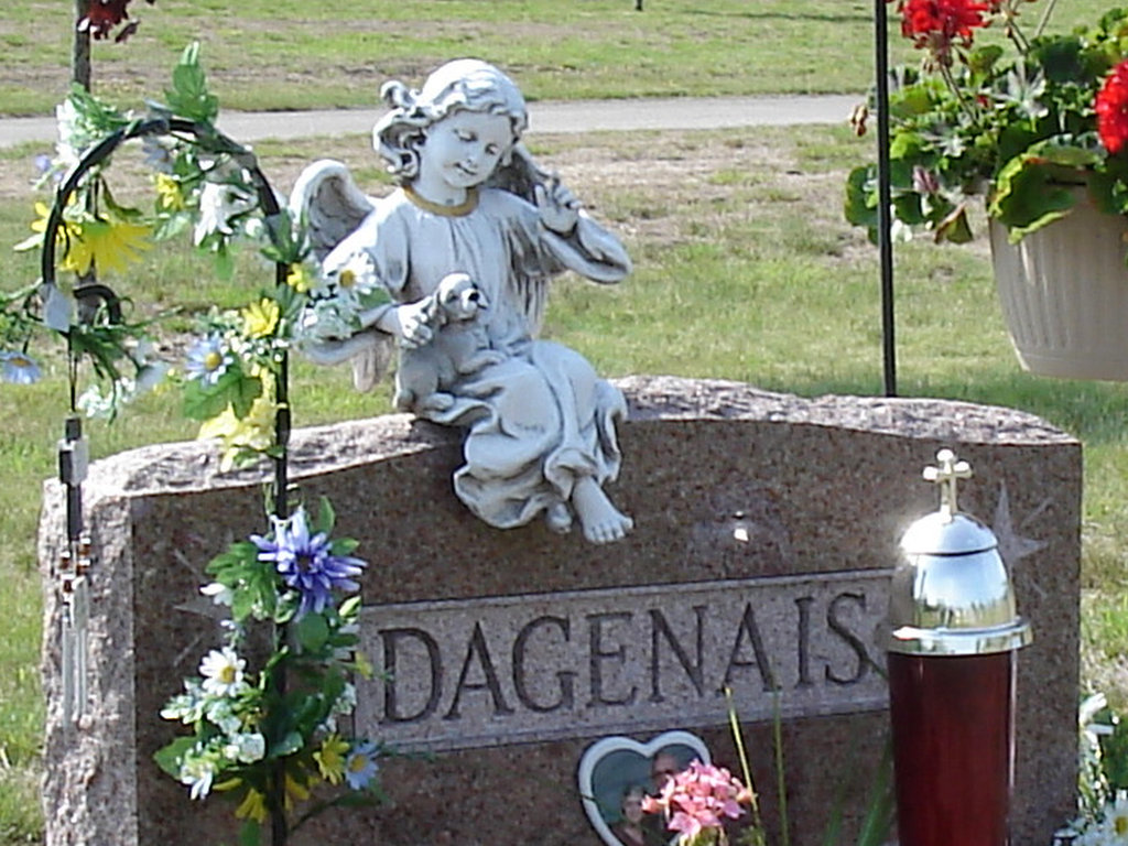 Cimetière St-Charles / St-Charles cemetery - L'ange de Dagenais / Dagenais's angel