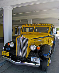 Yellow Bus at Lake Yellowstone Hotel (4120)