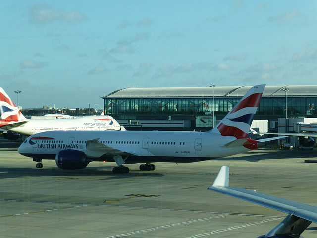 G-ZBJB at Heathrow - 14 November 2013
