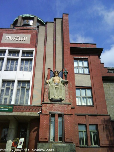 Statue on Muzeum vychodnich Cech, Hradec Kralove, Kralovehradecky kraj, Bohemia (CZ), 2009