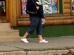 La Dame au blanc plat / Rain gear Lady on white flats - A- Brighton. Vermont . USA - . 23-05-2009