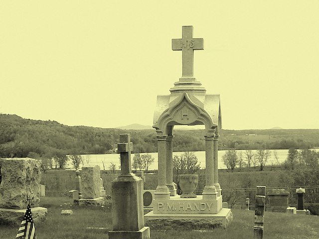 Cimetière pittoresque / Picturesque cemetery -   Newport, Vermont.  USA  /  États-Unis.   23 mai 2009  -  Vintage / Photo ancienne