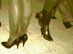 Jeunes Déesses danoises en talons hauts avec permission / Willing danish young Ladies in high heels with permission  - Copenhague.  25 octobre 2008 - Sepia postérisé