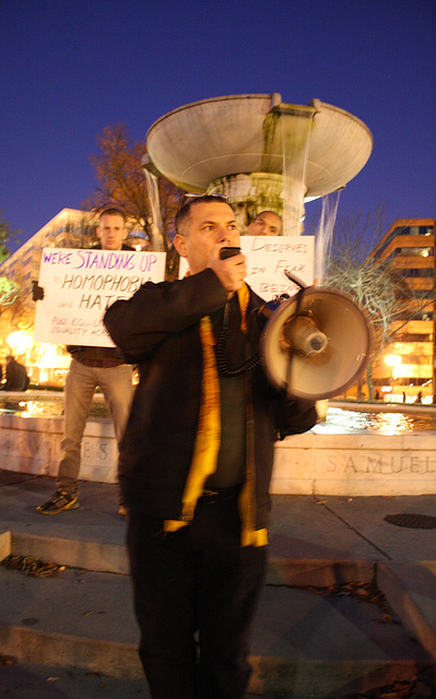 113.JorgeStevenLopez.Vigil.DupontCircle.WDC.22November2009
