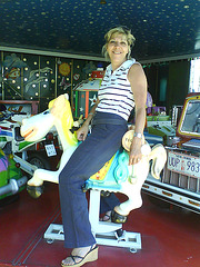 DD en manège et talons hauts avec permission /  DD in a carousel with her sexy shoes with permission.