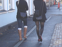 Blond & chesnut swedish Goddesses on flats /  Blonde et châtaine Déesses suédoises en bottes et chaussures à talons plats - Ängelholm /  Sweden - Suède.   23-10-2008
