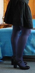 Mon amie Elisa avec / with permission - Essayage de jupe en talons hauts  /  Skirt fitting in high heels.  - Photo originale