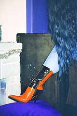 Mon amie /  My friend Lady Roxy with /  avec permission -  Bottes rouges et noires et chevelure sexy /  Black & white boots and sexy long hair -  Photofiltration.