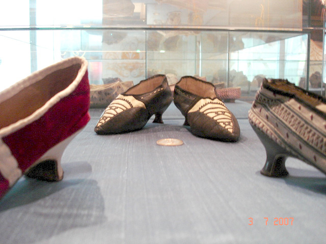 Chaussures tamanoires / Anteater style - Bata Shoe Museum- Toronto, Canada-  3 juillet 2007