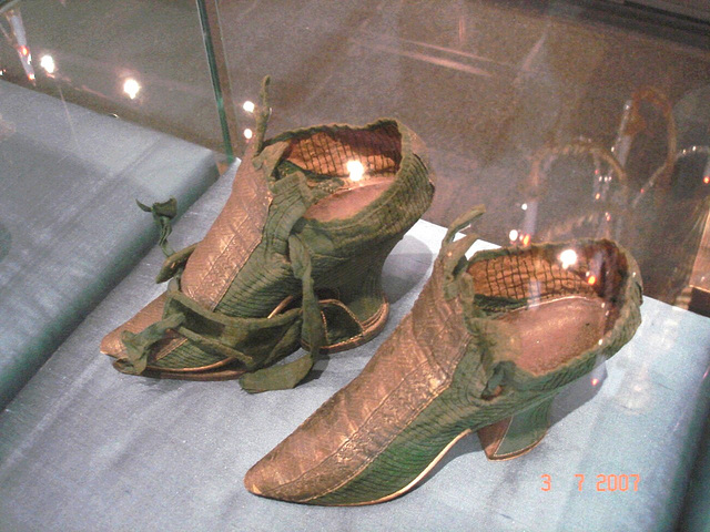 Chaussures tamanoires / Anteater style - Bata Shoe Museum- Toronto, Canada -  3 juillet 2007