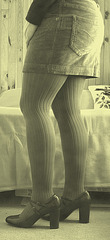 Mon amie Elisa avec / with permission - Essayage de jupe en talons hauts  /  Skirt fitting in high heels - Version éclaircie -  VINTAGE