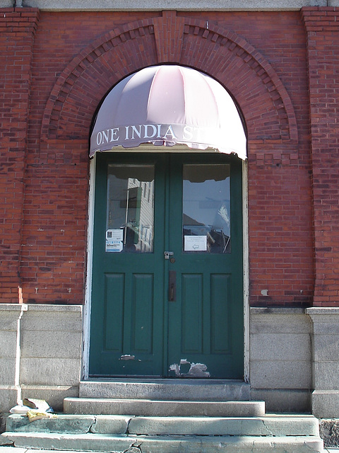 Grand Trunk door on one India st. / Porte du 1 rue India -  Portland USA.  11 octobre 2009