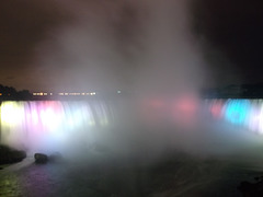 Chutes Niagara by the night.