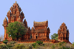 PoShaNu Cham towers