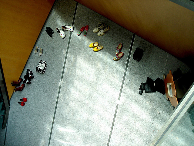 Une vue intéressante de l'étage supérieure /  As the crow flies eyesight - Bata Shoe Museum- Toronto, Canada.  3 juillet 2007