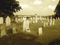 Whiting church cemetery on / sur la 30 nord entre 4 et 125 - New Hampshire, USA - 26 juillet 2009 / Sepia