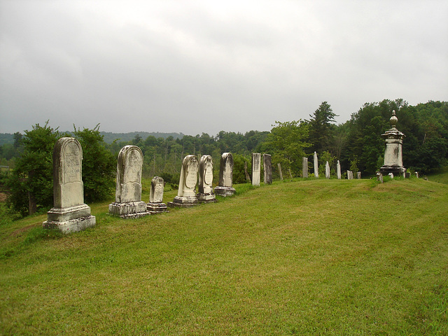 Lake Bomoseen private cemetery. Sur la 4 au tournant de la 30. Vermont, USA - États-Unis. Lake Bomoseen private cemetery. Sur la 4 au tournant de la 30. Vermont, USA - États-Unis.