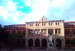 Pamplona: colegio  San Francisco.