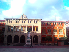 Pamplona: colegio  San Francisco.
