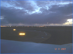 Sky colours / Couleurs aériennes -  Vol / Flight Amsterdam / Montréal .  Au départ /  Takeoff -  12 Nov 2007   -  Aile et ciel /  Wing and sky