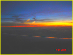 Sky colours / Couleurs aériennes -  Vol / Flight Amsterdam / Montréal .  Au départ /  Takeoff -  12 Nov 2007 - Photofiltration