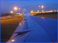 Sky colours / Couleurs aériennes -  Vol / Flight Amsterdam / Montréal .  Au départ /  Takeoff -  12 Nov 2007- Photofiltration