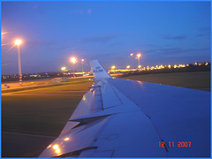 Sky colours / Couleurs aériennes -  Vol / Flight Amsterdam / Montréal .  Au départ /  Takeoff -  12 Nov 2007  -  Photofiltration