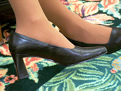 sz 7 claiborne black heels (F)