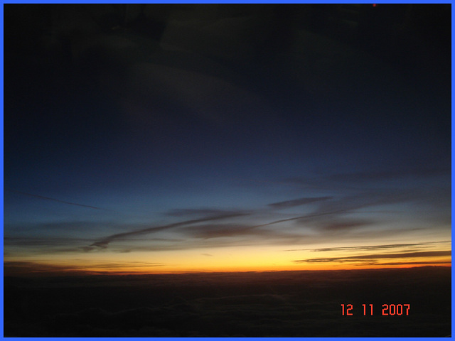 Sky colours / Couleurs aériennes -  Vol / Flight Amsterdam / Montréal .  Au départ /  Takeoff -  12 Nov 2007