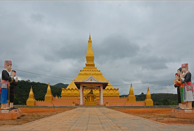 Wat Luang Kone and its chedi