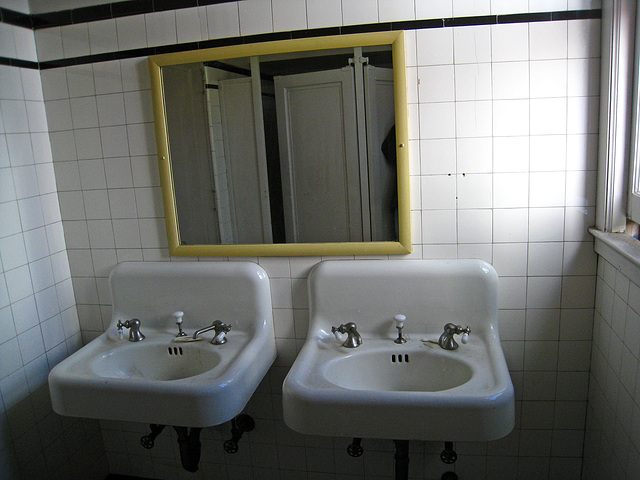 Bathroom Sinks (4890)