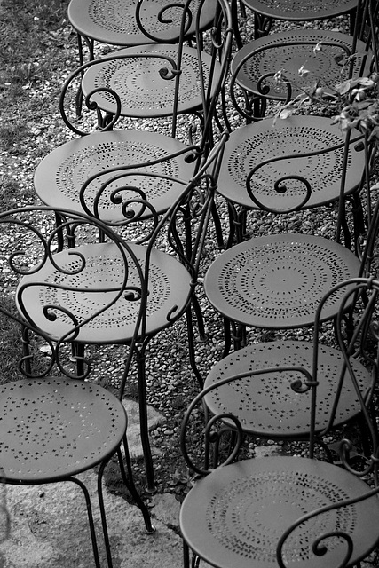Garden chairs at Hotel des Romarins