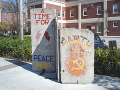 Berlin wall in Portland  / Mur de Berlin sur Portland /  Maine ( ME ),  États-Unis - USA .  11 octobre 2009