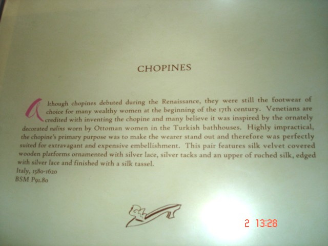 Bata shoe museum  - Chopines /  Toronto, CANADA.  Novembre 2005