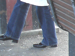 DMS chesnut mature in hidden chunky heeled boots /  Suédoise châtaigne d'âge mature en bottes à talons trapus semi-cachés - Ängelholm / Suède - Sweden.  23 octobre 2008
