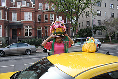 01.EasterBonnets.17thStreet.NW.WDC.4April2010