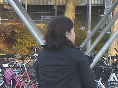 Jeune  cycliste suédoise en talons hauts / Young swedish high-heeled biker - Ängelholm / Sweden - Suède /  23-10-2008.