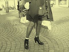 La Dame blonde Hoss Oss Fär en bottines sexy à talons hauts /  -  Hoss Oss Fär Swedish blond mature in short high-heeled Boots /  Ängelholm  /  Sweden - Suède.  23 octobre 2008- Vintage