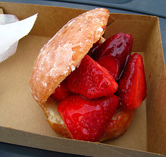 Donut Man Strawberry Donut (5650)