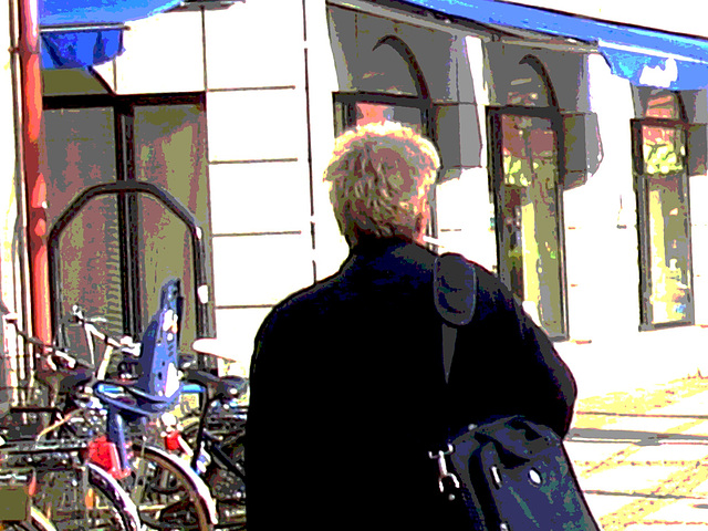 La Dame blonde Hoss Oss Fär en bottines sexy à talons hauts /  -  Hoss Oss Fär Swedish blond mature in short high-heeled Boots /  Ängelholm  /  Sweden - Suède.  23 octobre 2008 - Postérisation