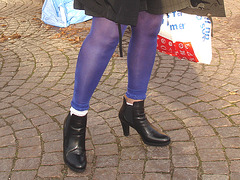 La Dame blonde Hoss Oss Fär en bottines sexy à talons hauts /  -  Hoss Oss Fär Swedish blond mature in short high-heeled Boots