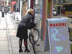Bageri blonde Danish mature biker in chunhy hammer heeled boots / Postérisation