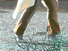 La Dame Hemlex en escarpins blancs / Hemtex Lady in white high heels shoes -  Ängelholm  /  Suède - Sweden.  23 octobre 2008 - RVB postérisé