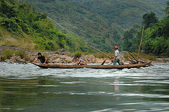 Fishing boat manage to go upstream the Nam Ou