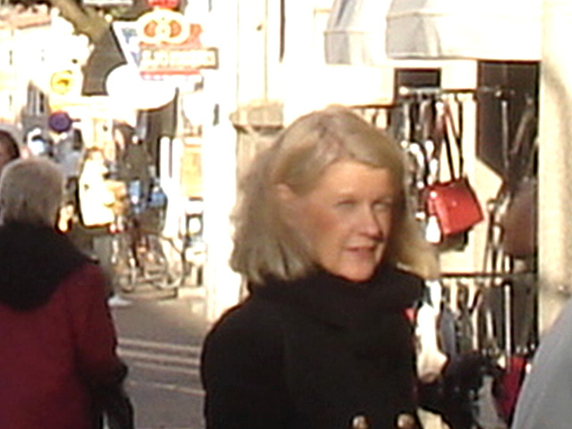 Dame suédoise sur la rue /  Swedish mature Lady in the street