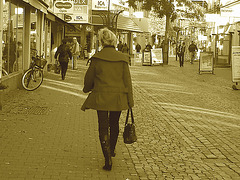 Choklad blond swedish Lady in red with sexy high-heeled boots / Blonde en rouge avec bottes de cuir à talons hauts. - Sepia
